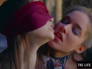 Rovný dáma je zaviazané oči podľa lezbické pred ona orgazmy špinavé video videá