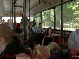 Träldomen blondin anala körd i offentlig tåg fullständig av strangers