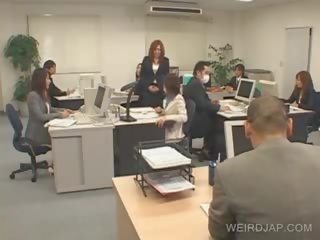 Jap văn phòng nữ thần bị ràng buộc lên đến các cái ghế và đập tại công việc